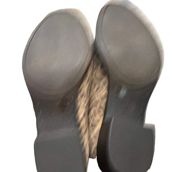 Lucky Brand Javan Print Natural Print Cow Suede Size 7 1/2 - Picture 4 of 7